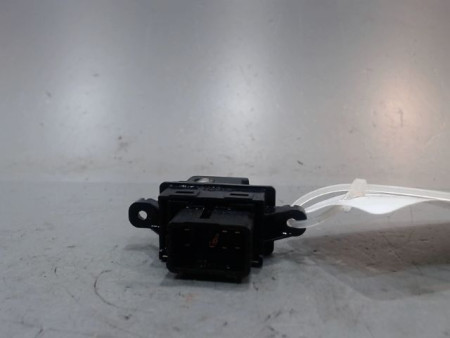 COMMANDE LEVE-GLACE PORTE AVD KIA PICANTO