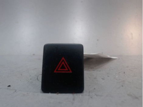 BOUTON DE WARNING NISSAN QASHQAI