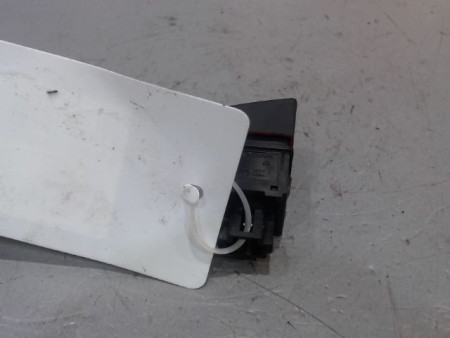 BOUTON DE WARNING NISSAN QASHQAI