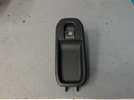 COMMANDE LEVE-GLACE PORTE AVD DACIA DUSTER