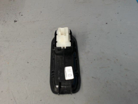 COMMANDE LEVE-GLACE PORTE AVD DACIA DUSTER
