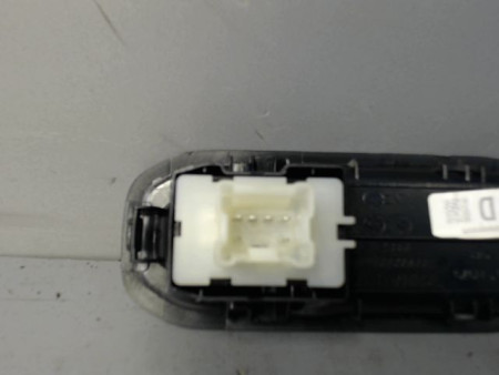 COMMANDE LEVE-GLACE PORTE AVD DACIA DUSTER