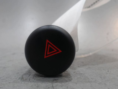 BOUTON DE WARNING NISSAN JUKE