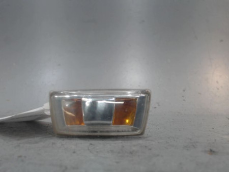 REPETITEUR AILE GAUCHE OPEL CORSA