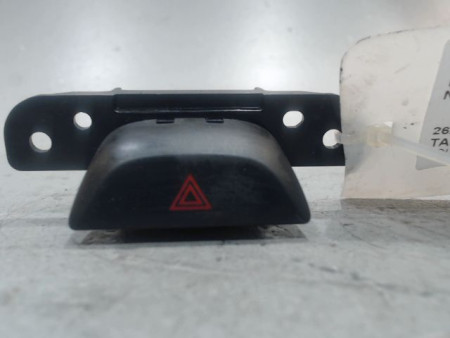 BOUTON DE WARNING NISSAN PULSAR