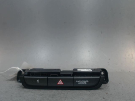 BOUTON DE WARNING KIA XCEED