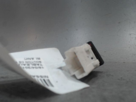 BOUTON DE WARNING NISSAN QASHQAI