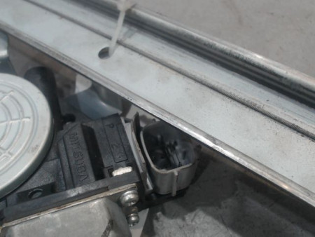 MECANISME+MOTEUR LEVE-GLACE AVANT DROIT NISSAN JUKE