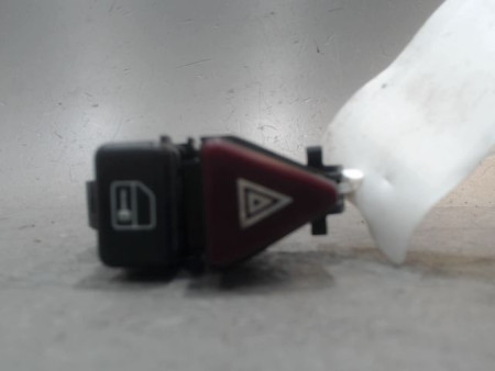 BOUTON DE WARNING MERCEDES VANEO
