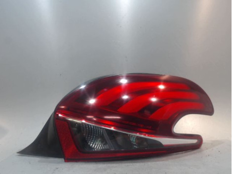 FEU ARRIERE DROIT PEUGEOT 208