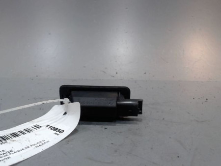 ECLAIREUR PLAQUE DE POLICE DROIT PEUGEOT 208