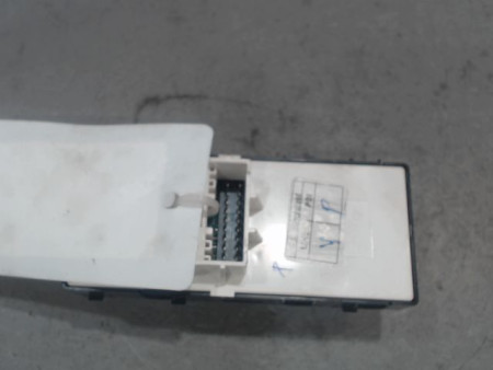 COMMANDE LEVE-GLACE PORTE AVG HYUNDAI I20
