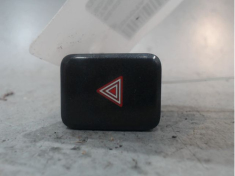 BOUTON DE WARNING TOYOTA AURIS