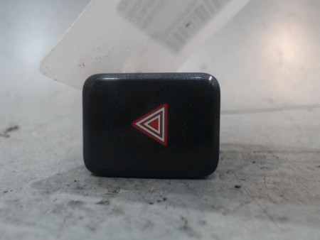 BOUTON DE WARNING TOYOTA AURIS