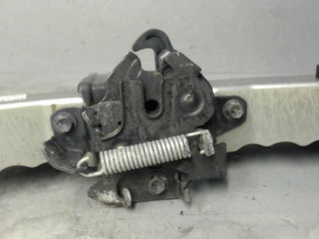 TRAVERSE SUPERIEURE ARMATURE AVANT TOYOTA AURIS