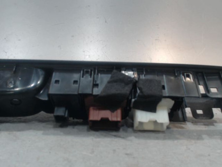 COMMANDE LEVE-GLACE PORTE AVG DACIA SANDERO