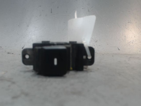 COMMANDE LEVE-GLACE PORTE AVD HYUNDAI I20
