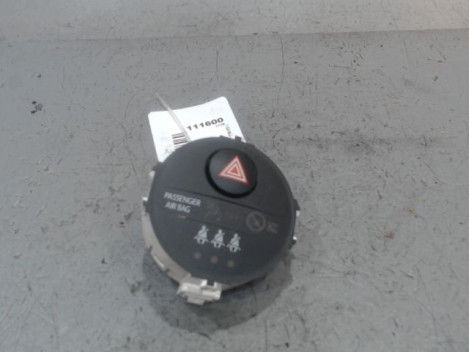 BOUTON DE WARNING TOYOTA YARIS