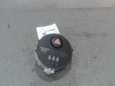 BOUTON DE WARNING TOYOTA YARIS