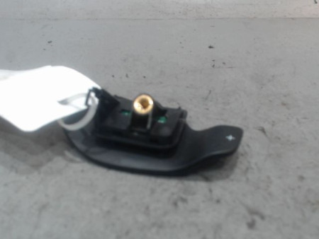 PALETTE AU VOLANT D OPEL MOKKA