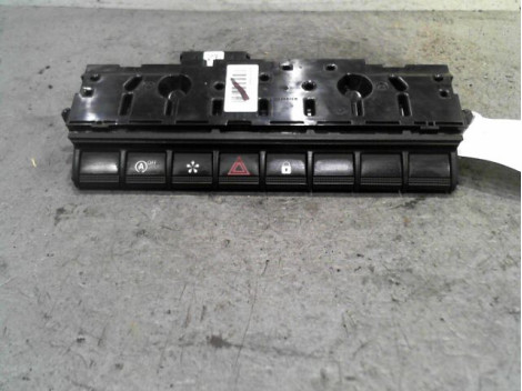 BOUTON DE WARNING RENAULT CAPTUR