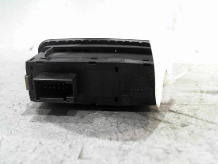 BOUTON DE WARNING AUDI A1