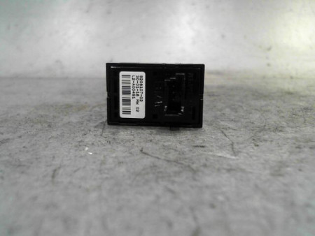 COMMANDE LEVE-GLACE PORTE AVD BMW M140L