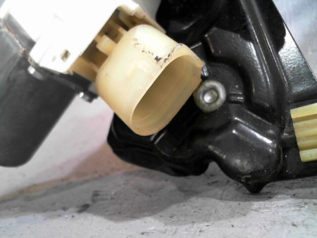 MECANISME+MOTEUR LEVE-GLACE AVANT DROIT BMW M140L