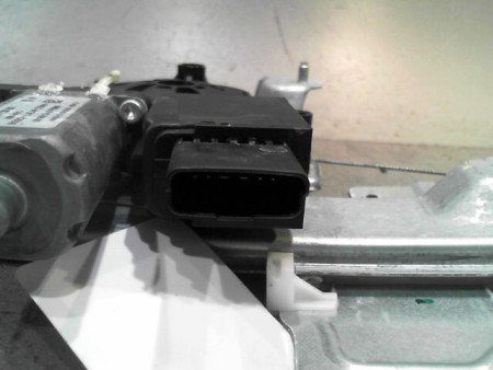 MECANISME+MOTEUR LEVE-GLACE AVANT GAUCHE PEUGEOT 2008
