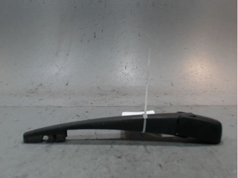 BRAS ESSUIE-GLACE ARRIERE SUZUKI SWIFT
