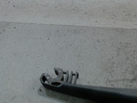 BRAS ESSUIE-GLACE ARRIERE TOYOTA YARIS