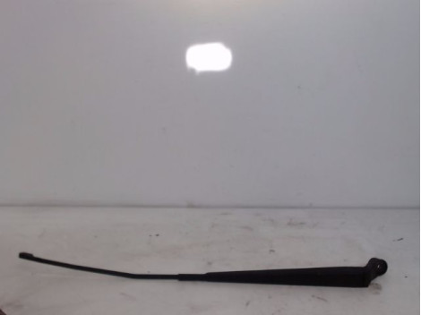 BRAS ESSUIE-GLACE AVANT DROIT TOYOTA YARIS