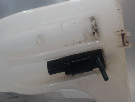 RESERVOIR LAVE-GLACE AVANT IVECO 35C13