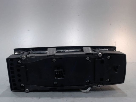 COMMANDE LEVE-GLACE PORTE AVG MERCEDES CLA