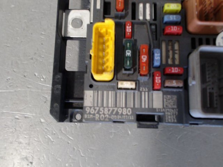 BOITE A FUSIBLES CITROEN C4