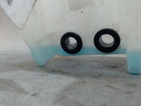 RESERVOIR LAVE-GLACE AVANT TOYOTA YARIS