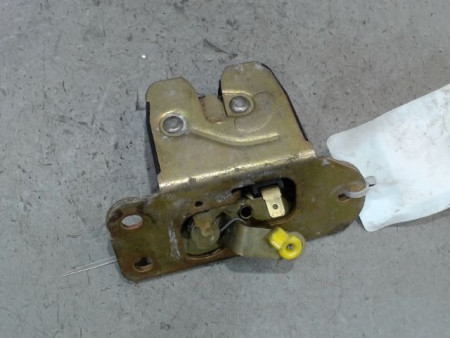 SERRURE COFFRE ARRIERE VOLVO S40
