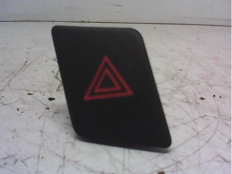 BOUTON DE WARNING TOYOTA YARIS