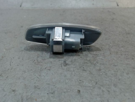 REPETITEUR RETROVISEUR DROIT PEUGEOT 3008