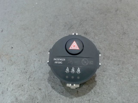 BOUTON DE WARNING TOYOTA YARIS