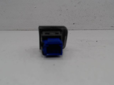 BOUTON DE WARNING PEUGEOT 208