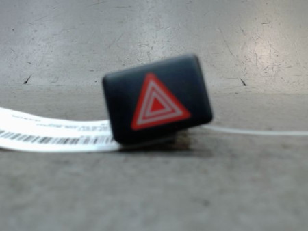 BOUTON DE WARNING AUDI A4