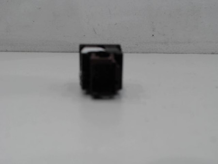 BOUTON DE WARNING PEUGEOT 207