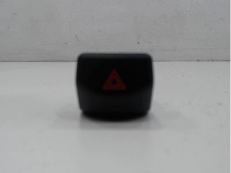 BOUTON DE WARNING NISSAN MICRA