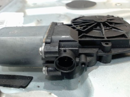 MECANISME+MOTEUR LEVE-GLACE AVANT DROIT NISSAN QASHQAI