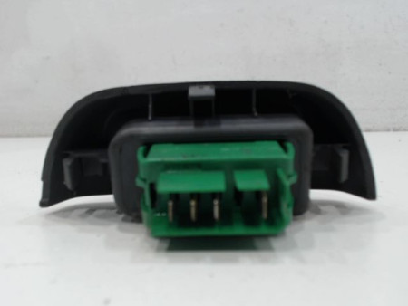 COMMANDE LEVE-GLACE PORTE AVD PEUGEOT 107
