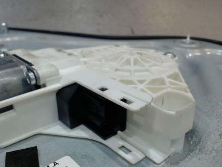 MECANISME+MOTEUR LEVE-GLACE AVANT GAUCHE SKODA YETI