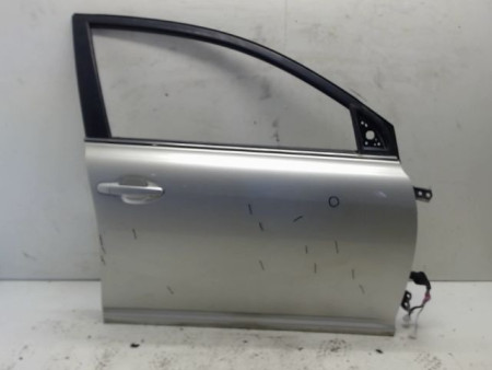 PORTE AVANT DROIT TOYOTA AVENSIS