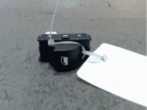 COMMANDE LEVE-GLACE PORTE AVD PEUGEOT 3008