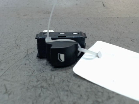 COMMANDE LEVE-GLACE PORTE AVD PEUGEOT 3008